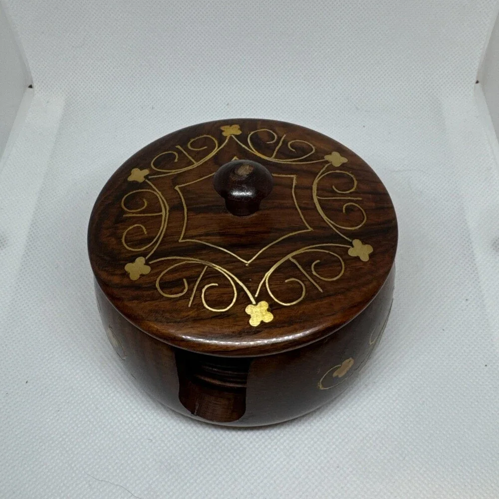 VTG handmade wooden (4) coaster set w/brass inlay floral designs. MFN081508